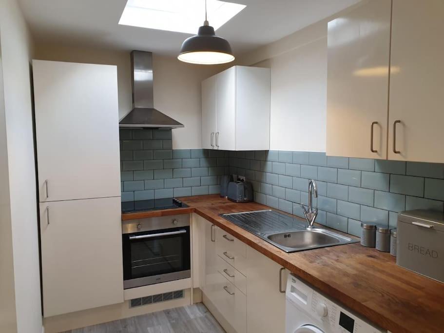 דירות Two Bed Flat Sea View Old Town הייסטינגס מראה חיצוני תמונה